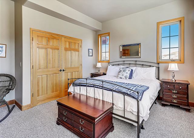 Lower level king bedroom - Chateau D'Amis Silverthorne Vacation Rental