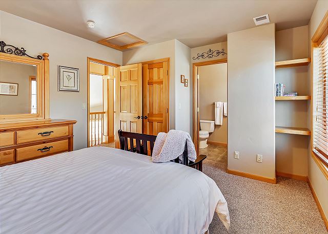 Upper level queen bedroom with private bathroom - Chateau D'Amis Silverthorne Vacation Rental