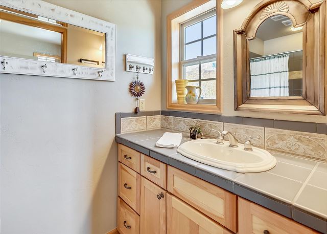Upper level queen bathroom - Chateau D'Amis Silverthorne Vacation Rental