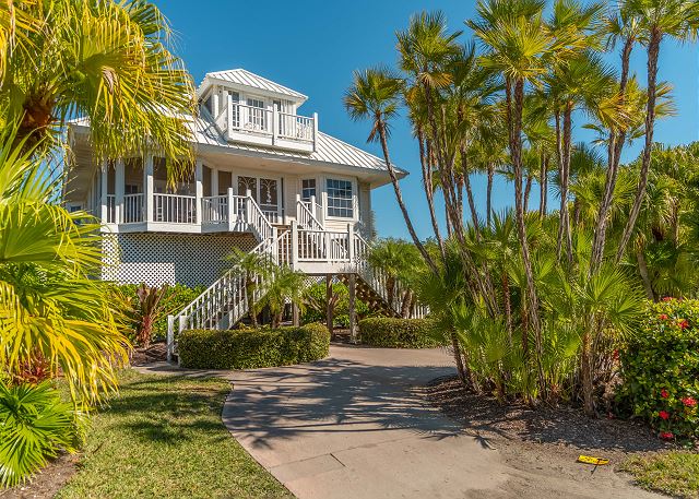 Single family Home bayside with sun decks on both sides of house C82B