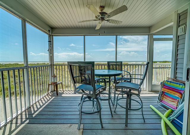 Enjoy an Unobstructed view of the Gulf from this Cheery Villa! B2913A