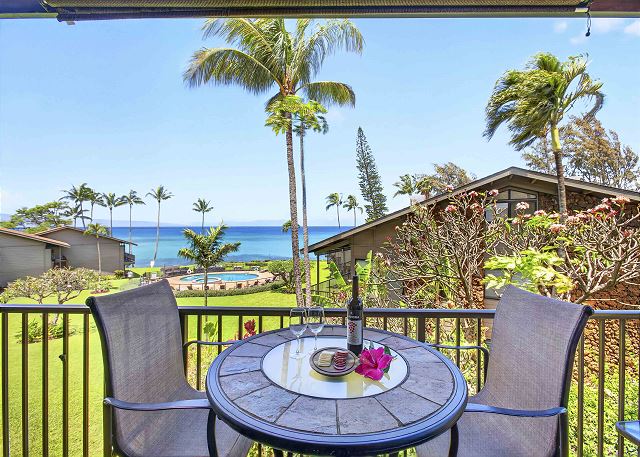 Come sit on the lanai and enjoy this beautiful view.