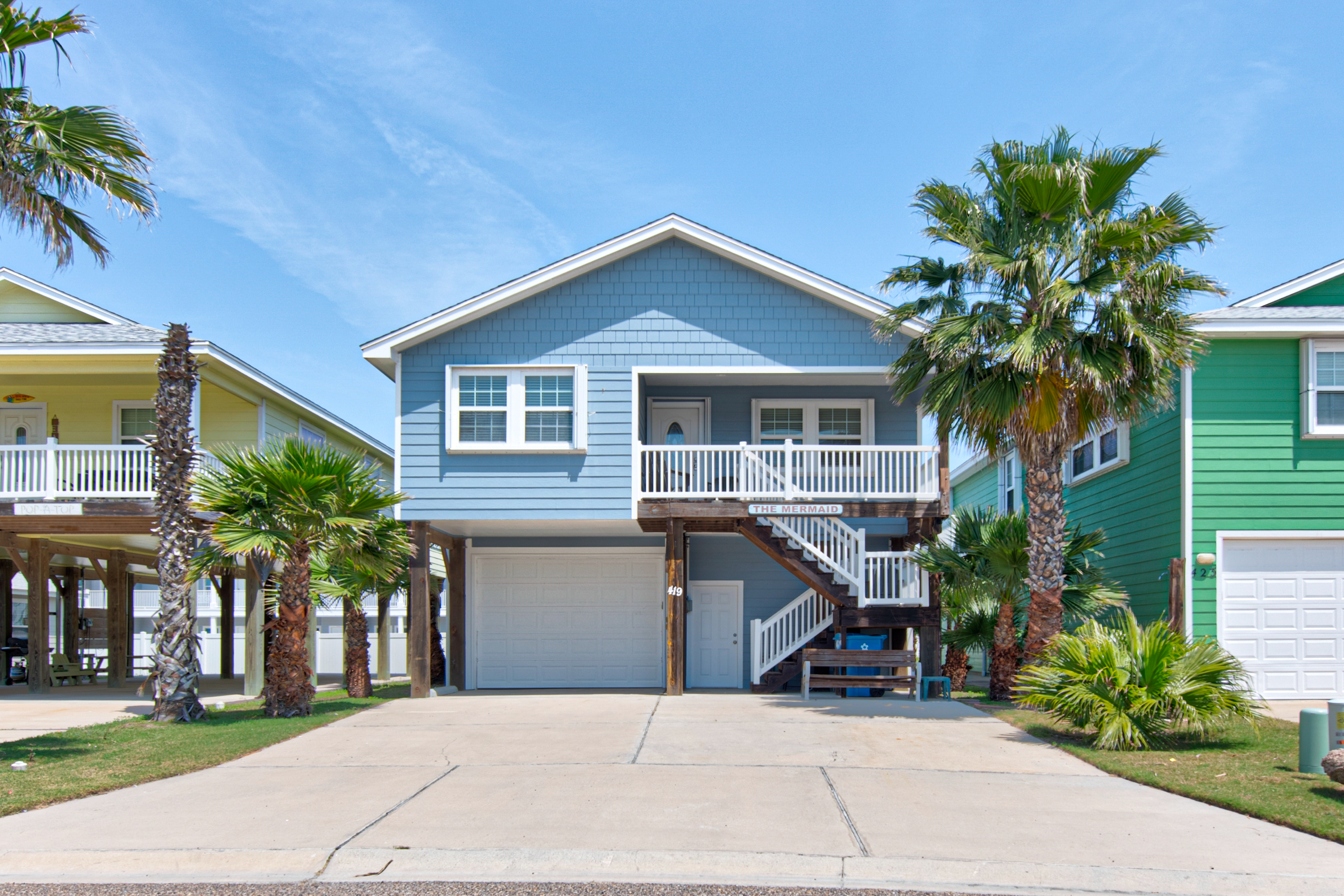 Spacious Open Floor Plan And Shared Pool - Inviting Island Haven - Port Aransas, TX