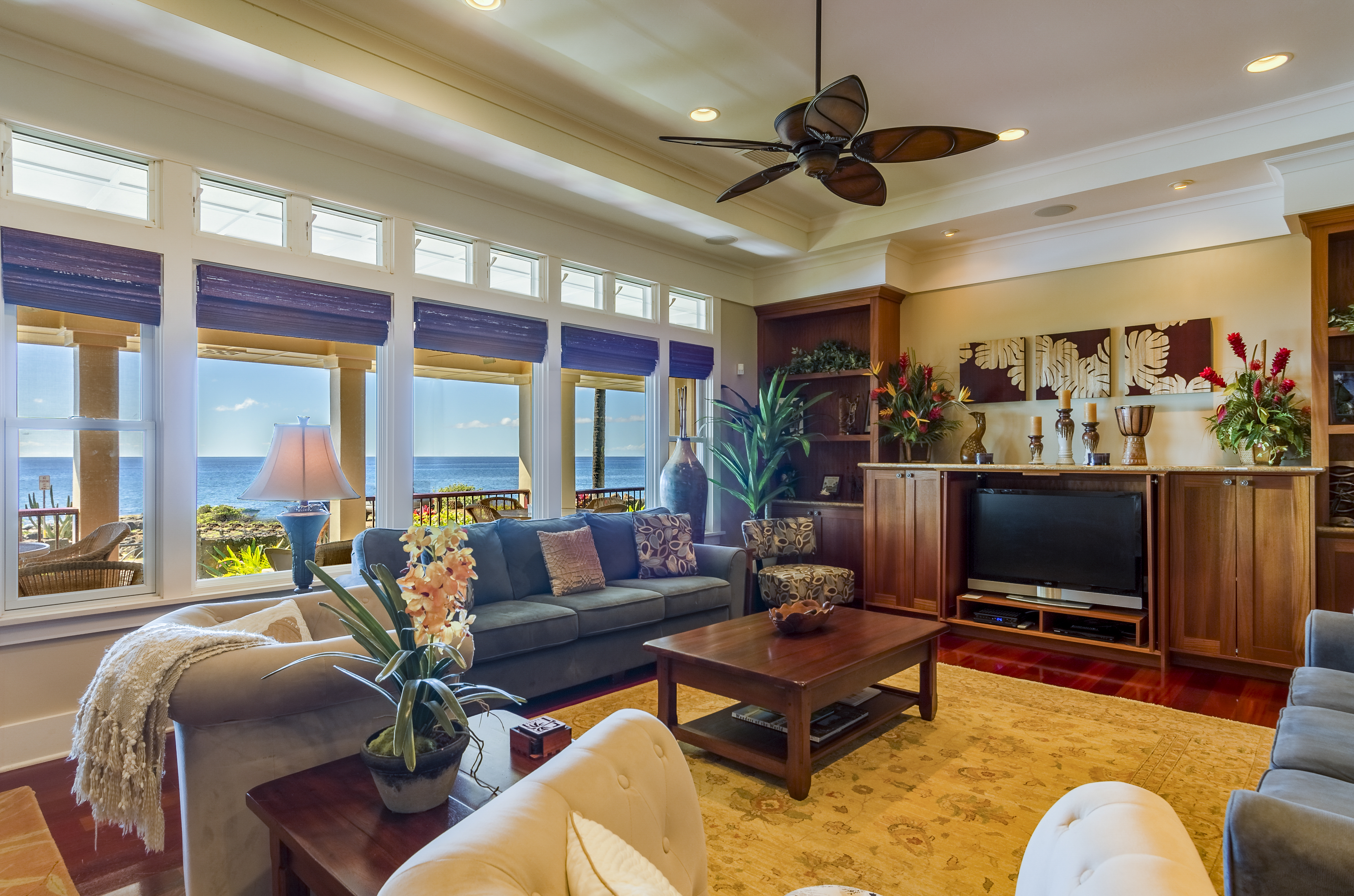 Honu La'e Living Room has ocean views from every angle!
