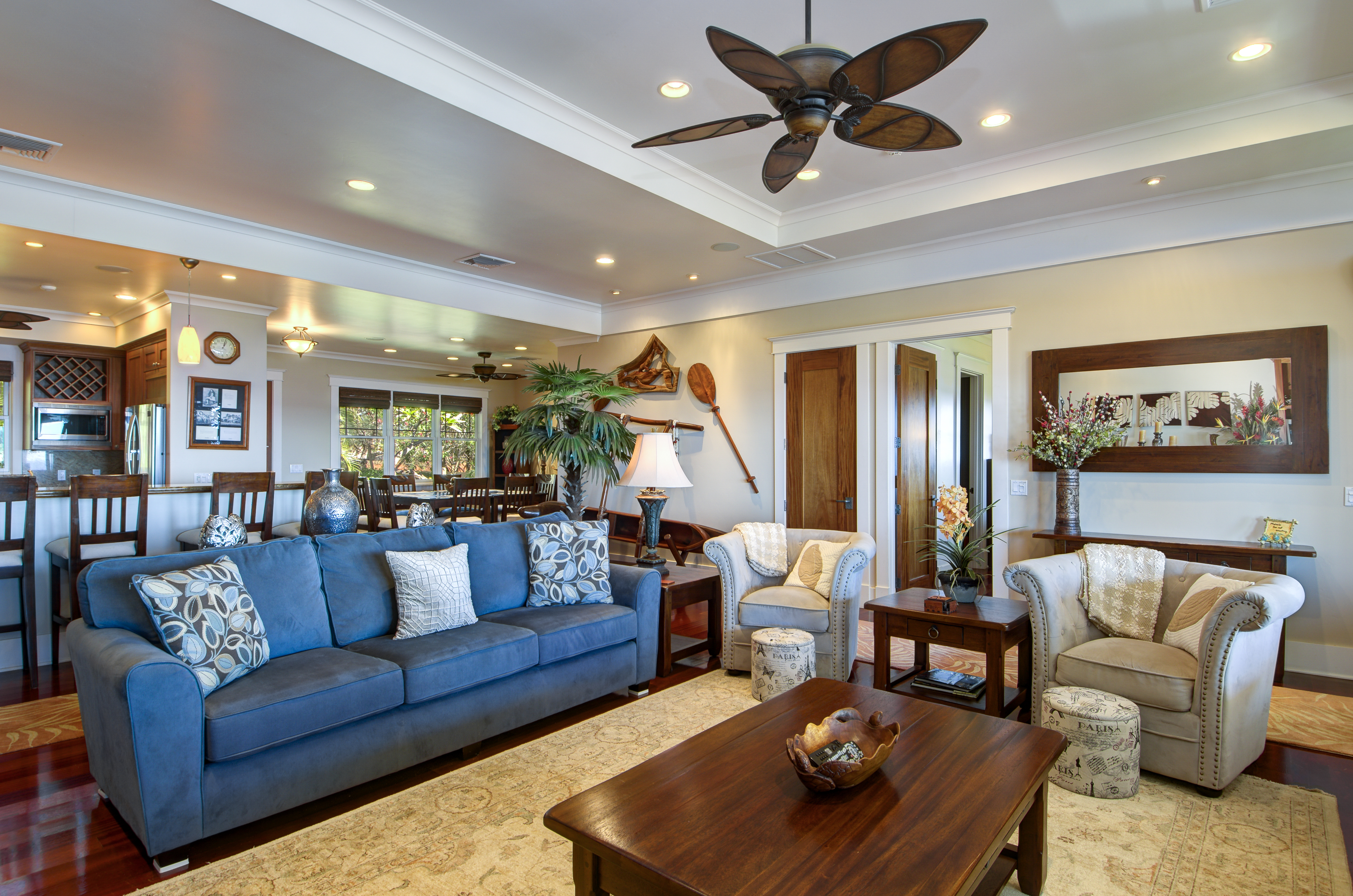 Honu La'e Living Room has plenty of couch and chair seating for everyone.
