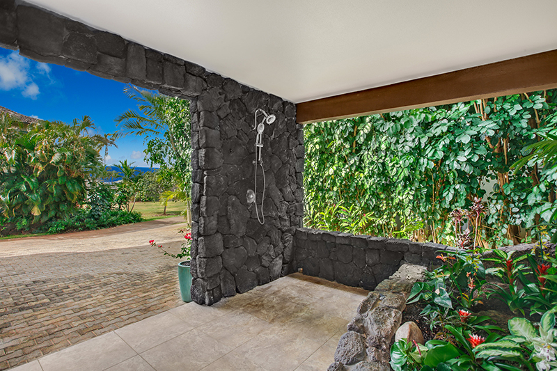 Kahele Kai outside shower to rinse that salt water and sand from your relaxing day at the beach.