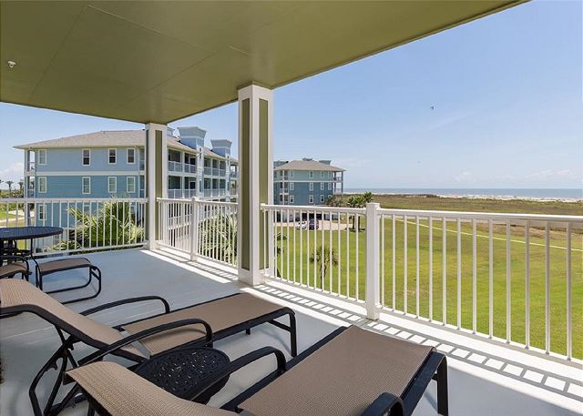 Direct view of the ocean from your private balcony