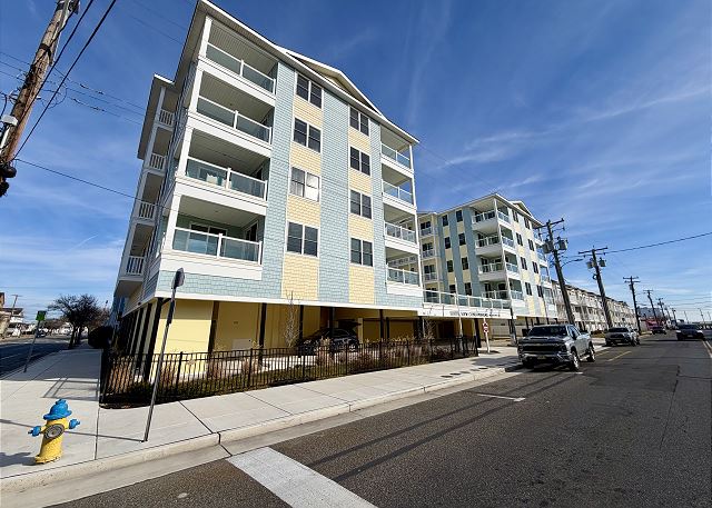 301 E. Wildwood Avenue, Unit 203