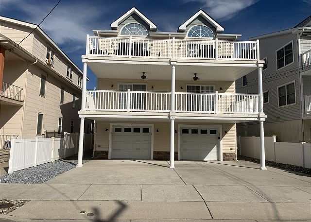 223 E Roberts Ave Unit B