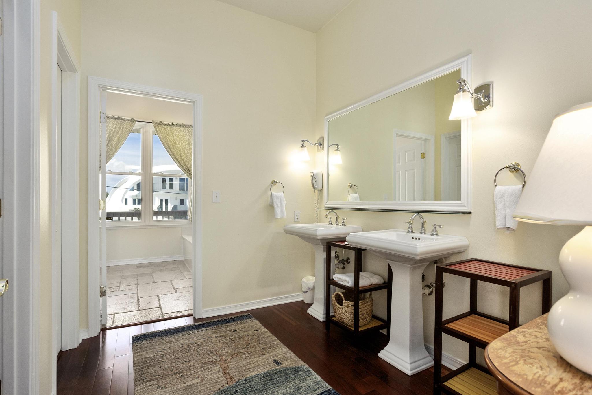 Ariola 1004 Paradise Beach Homes