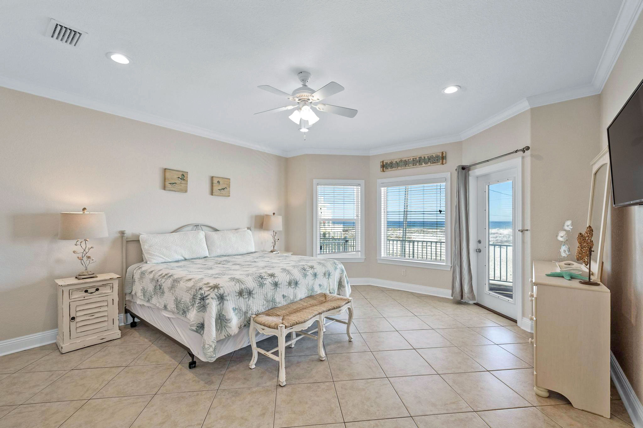 Ariola 1311 - The Dolphin House | Paradise Beach Homes