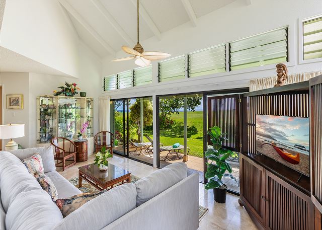 Kamahana 15 private lanai with  beautiful  golf course and ocean view 