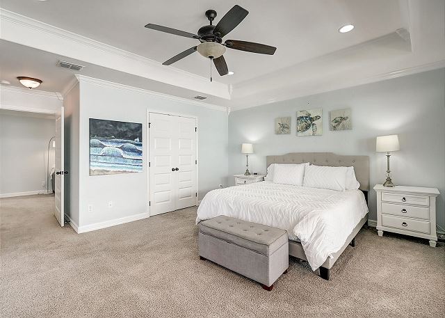 King bedroom with ceiling fan 