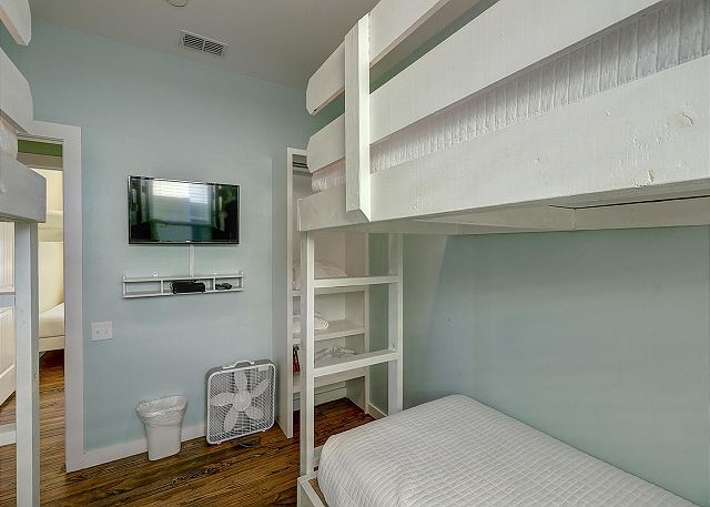 Bunk room with TV 