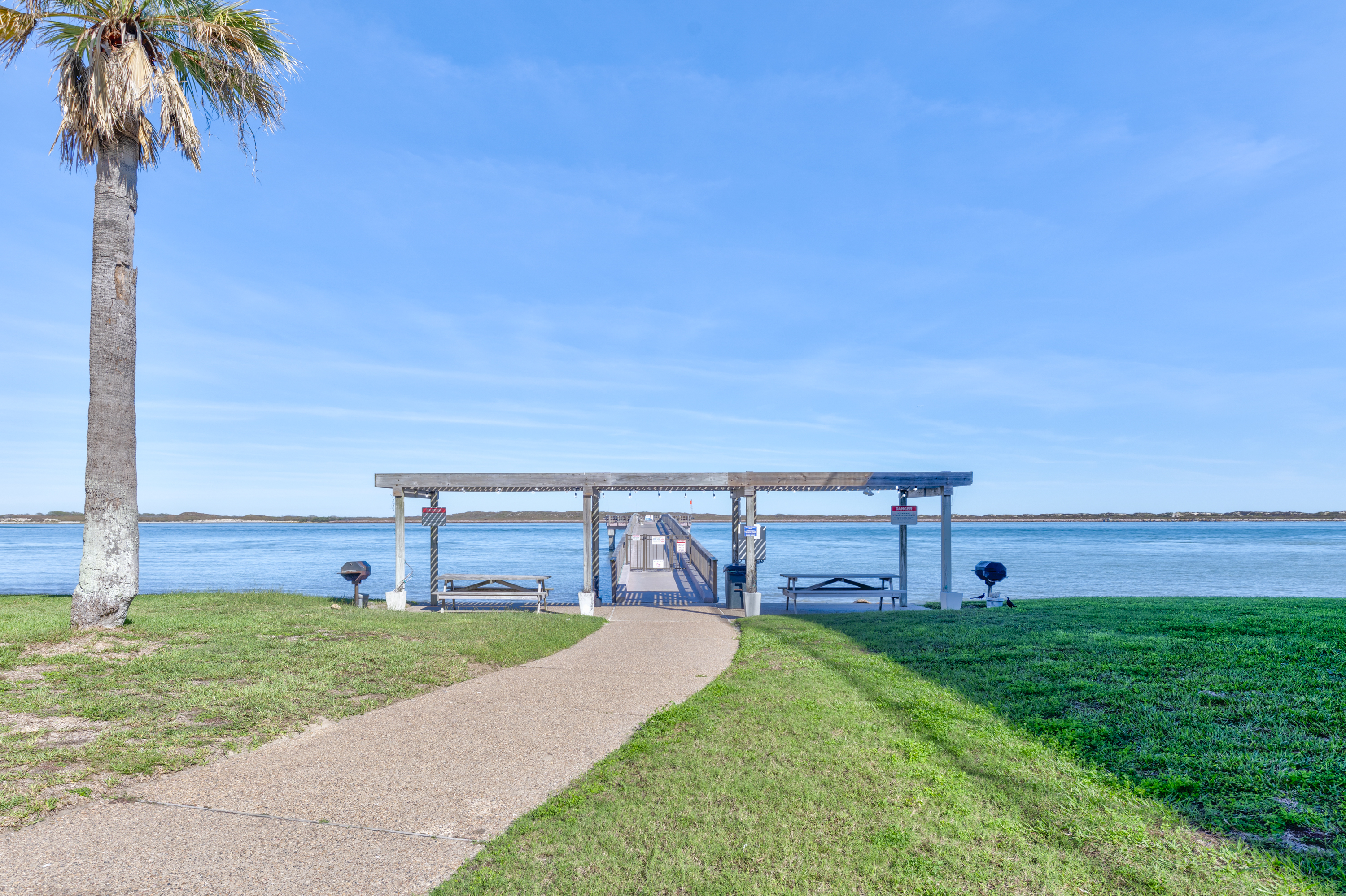 Grill & Chill: Channelview''s Private Pier and BBQ Space