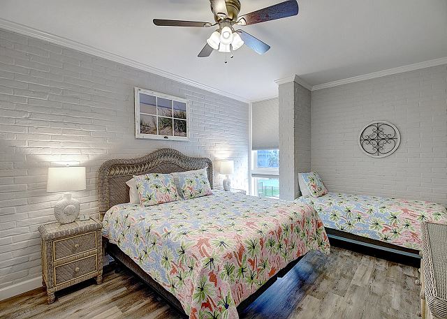 King Bedroom with twin bed