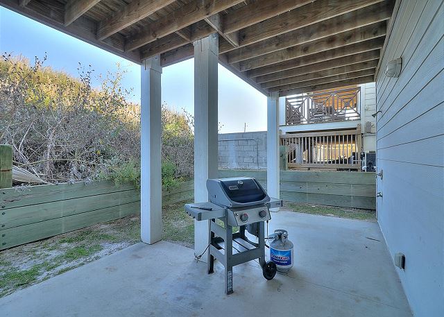 Downstairs Patio/Propane Grill