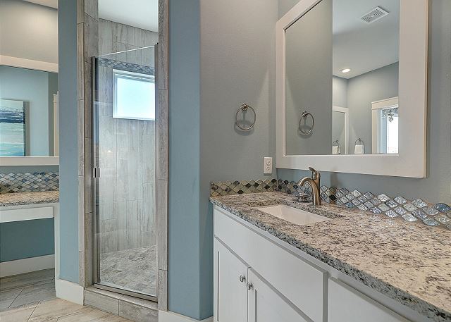Master king bathroom with walk-in shower