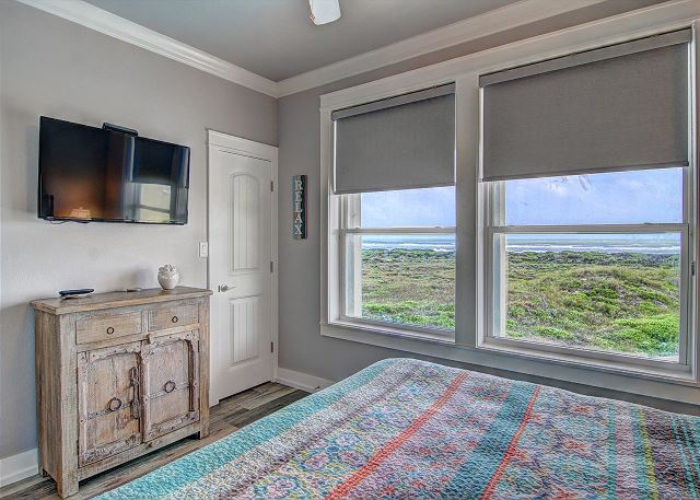 King bedroom with views of beach 