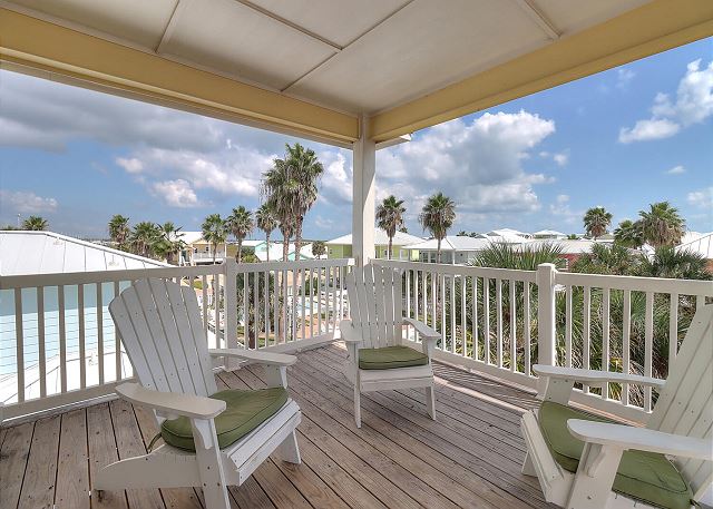 Patio seating to catch the Gulf breeze!