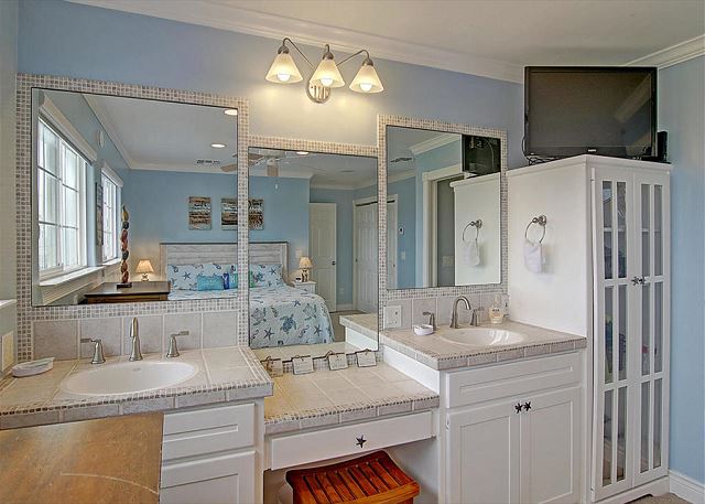 Beautiful Vanity With His and Her Sinks