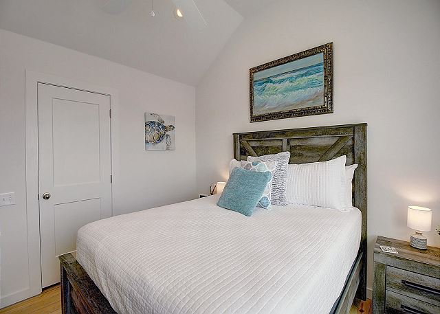 Take a rest in gorgeous guest room!