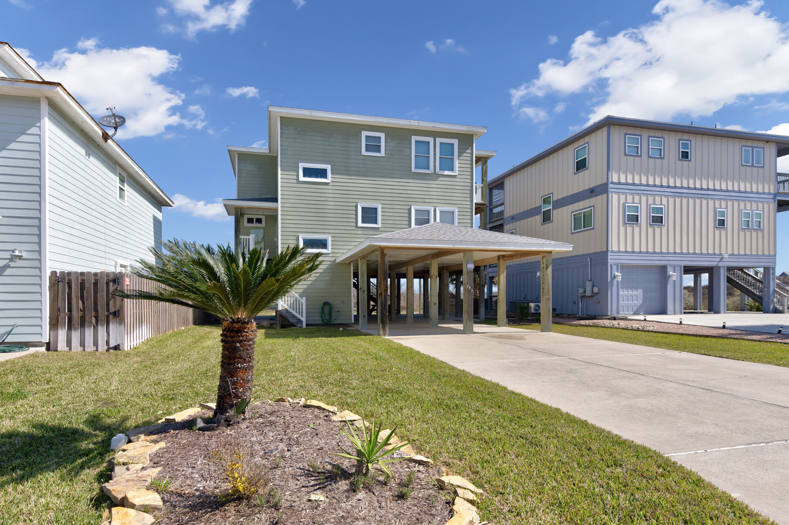 Port A Landing PP745 - Where there is plenty of space for vehicle parking on the driveway.