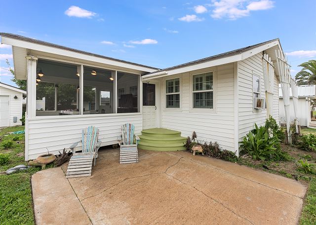 A delightful 1br/1ba Port A cottage with a screened-in porch.