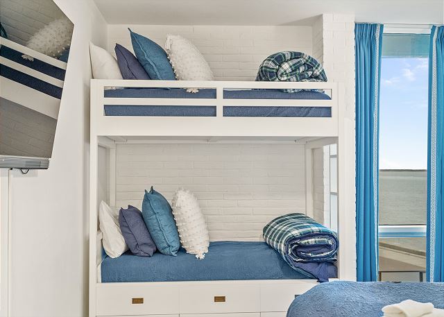 Twin over Twin bunk beds in Queen bedroom