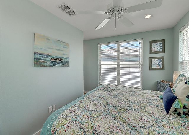 2nd King bedroom with ceiling fan