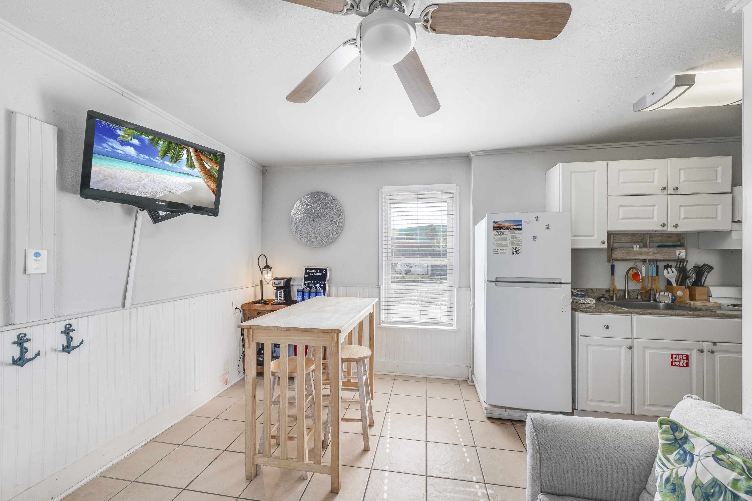 A cheerful space designed for easy coastal living