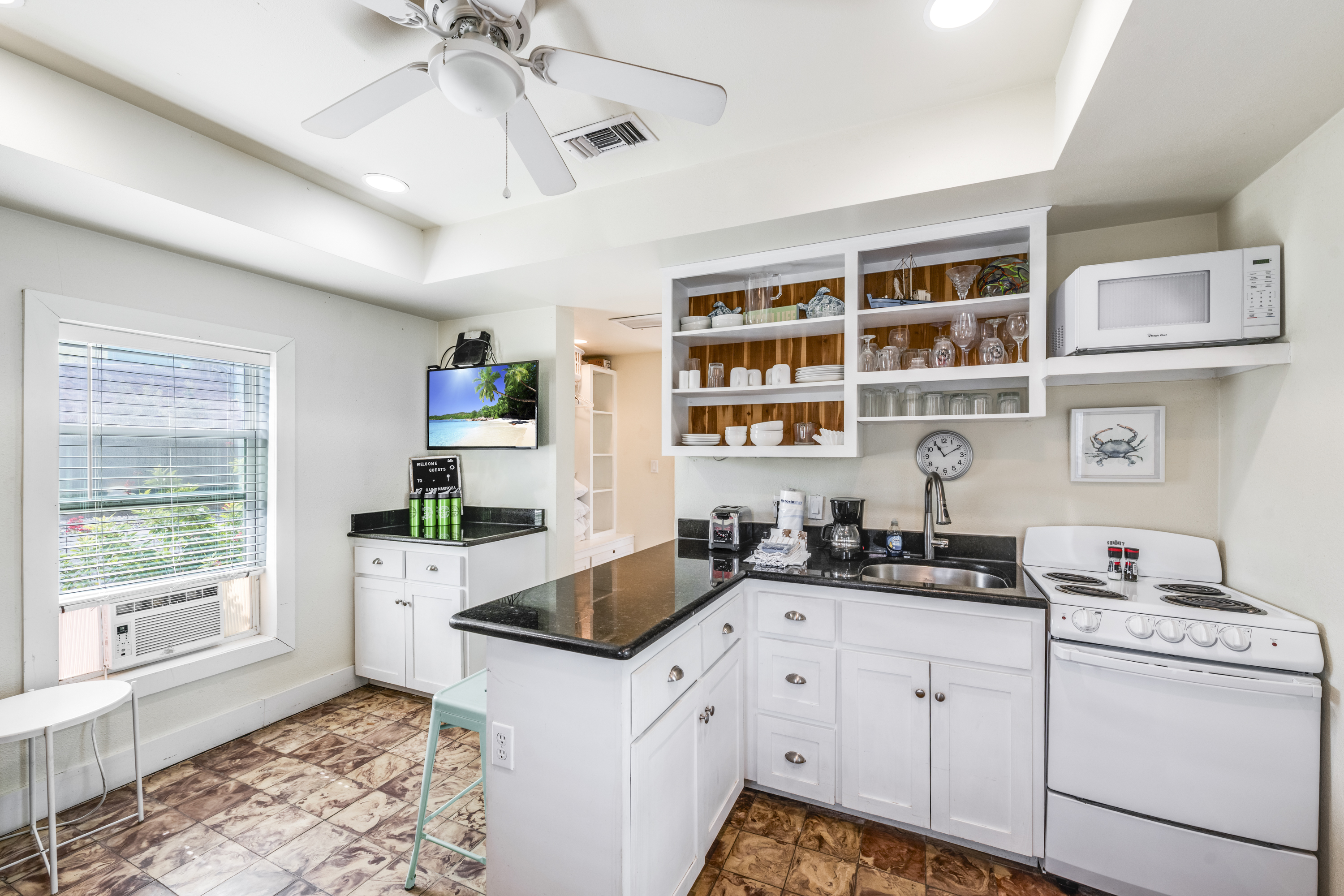 Compact, yet fully equipped kitchen