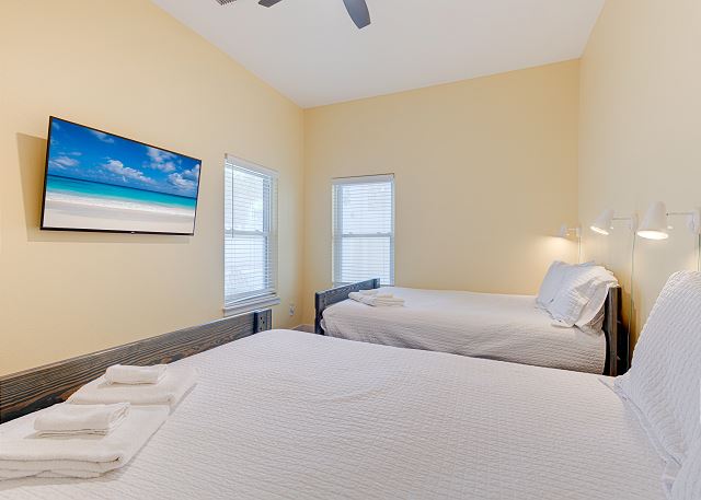 Fourth bedroom with two Queen Beds.  Flat screen TV for your convenience.