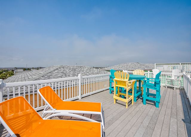 Deck seating and loungers to soak up some sun and have plenty of fun! 