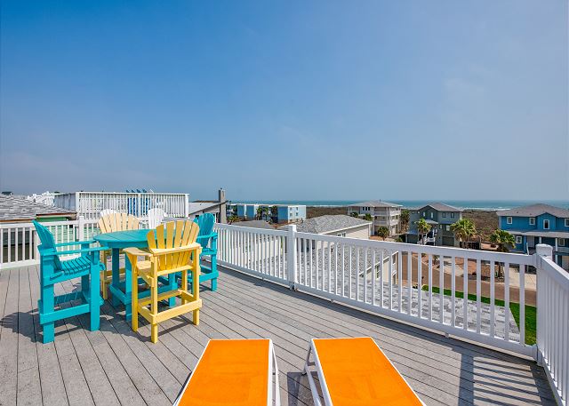Beautiful rooftop deck with panoramic views!