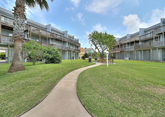 Walkway between buildings A&B