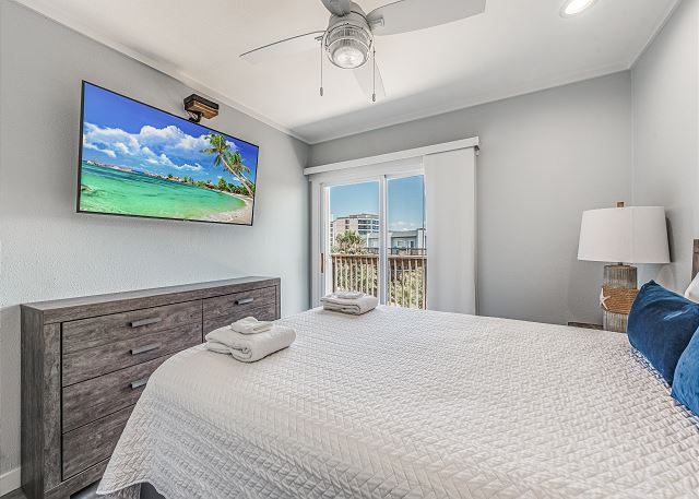 Queen bedroom with TV and deck access