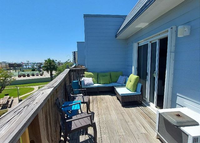 Outdoor deck seating