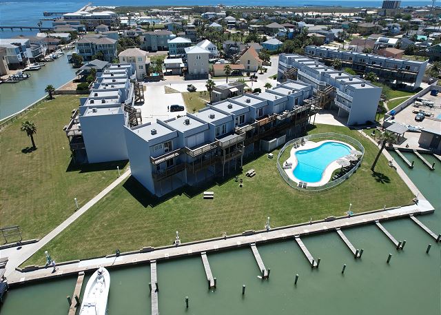 Bay Tree Condos - community pool, boat slips for rent, boat parking, BBQ areas