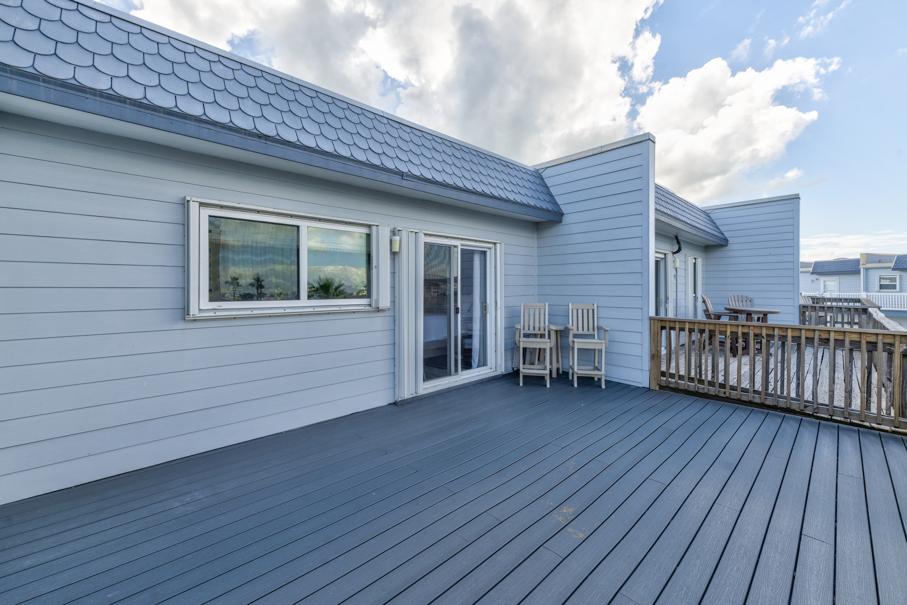 Morning coffee or evening cocktails—this balcony view makes every moment feel like a getaway.