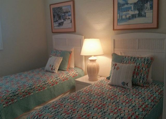 Guest room: Two twin beds