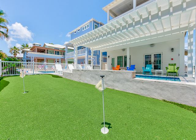 Putting Green next to Private Pool