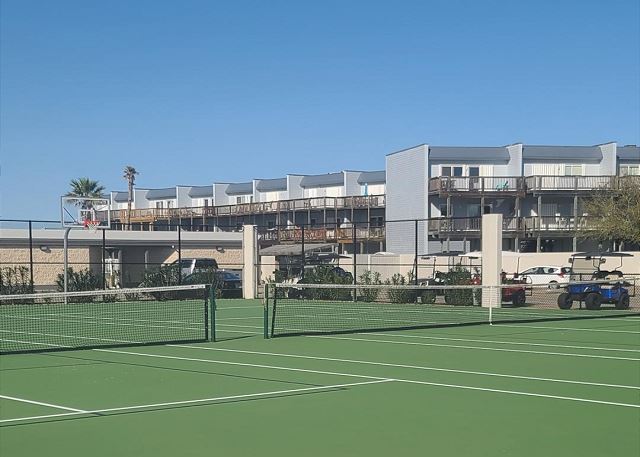 Tennis/pickleball courts you'll love!