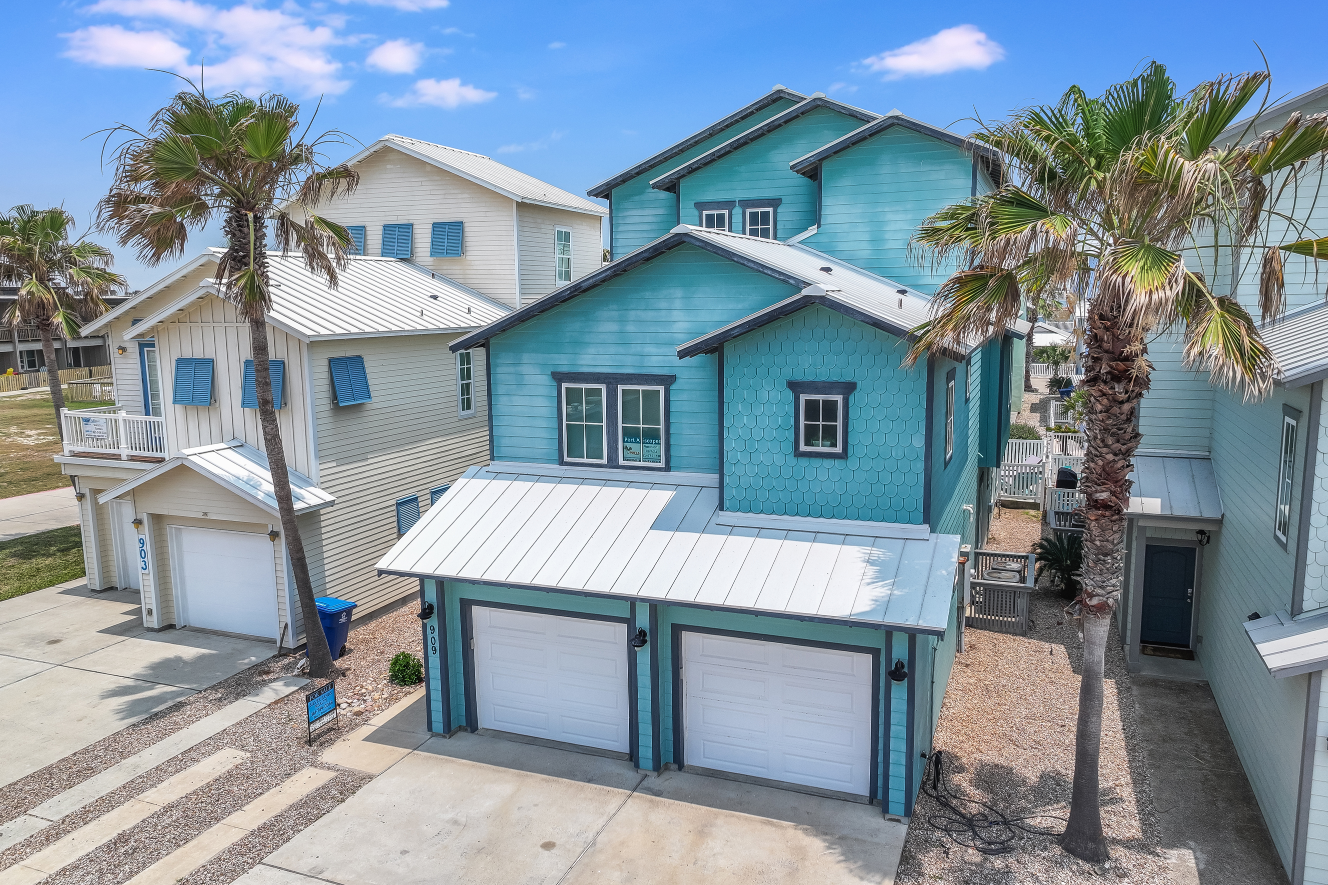 Ample parking for 5 at this seaside escape!