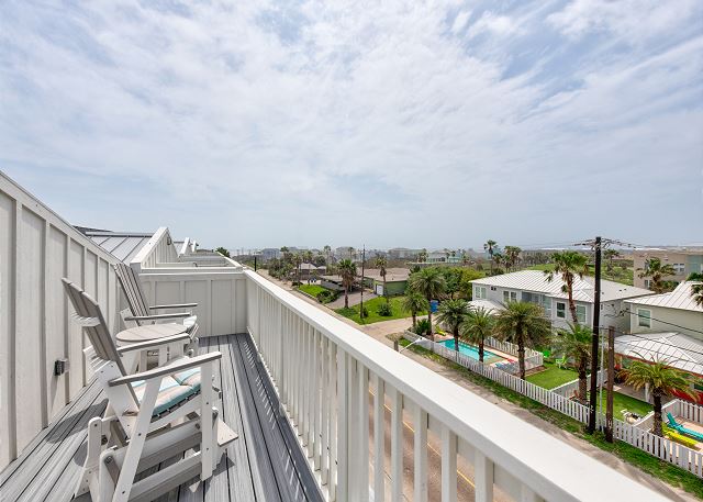 Rooftop deck with a peek of the Gulf of Mexico!