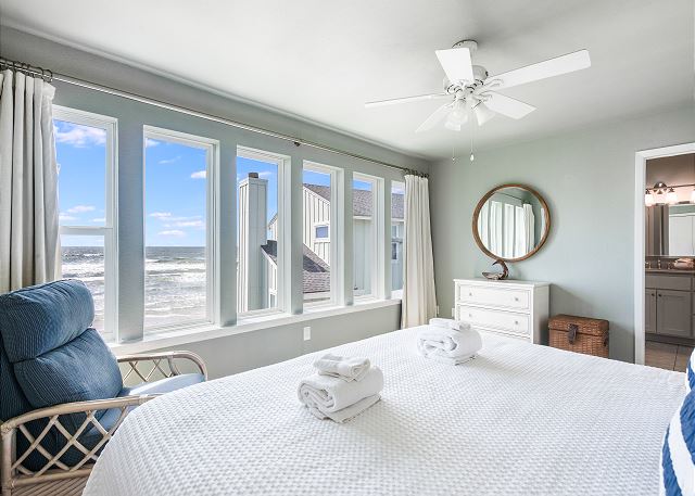 Primary bedroom with king size bed and gorgeous gulf view!  Wake up to the sunrise!