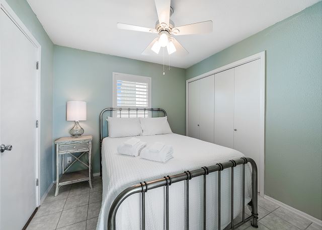 Guest bedroom just off living area with Queen size bed.