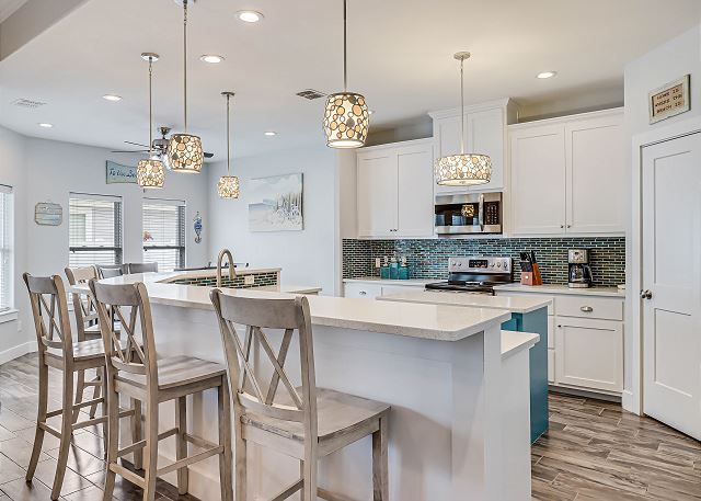 Breakfast bar with additional seating for 6