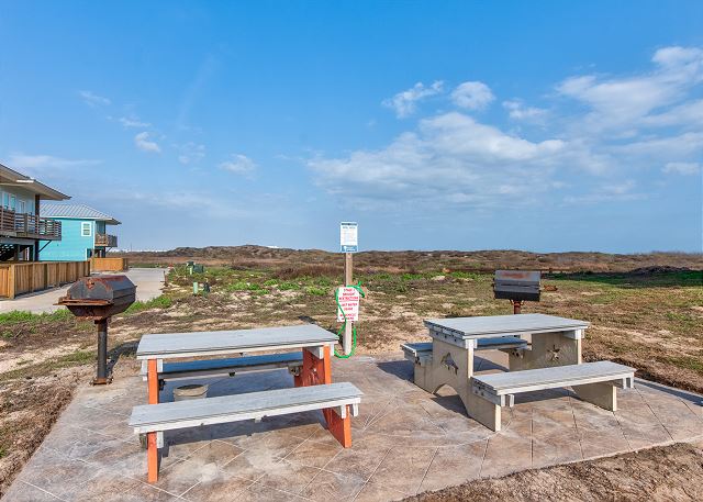 Onsite grilling and picnic area