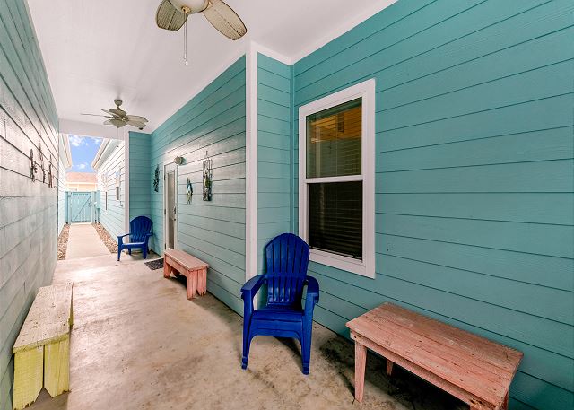 Outdoor seating in the breezeway area